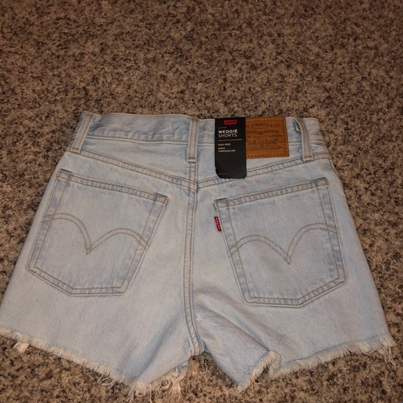 Levi’s shorts - Picture 2 of 2